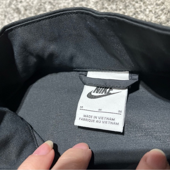 $60 Nike sportswear Girls Oversized Lightweight Black Jacket Size Medium FZ5557 - Picture 5 of 9